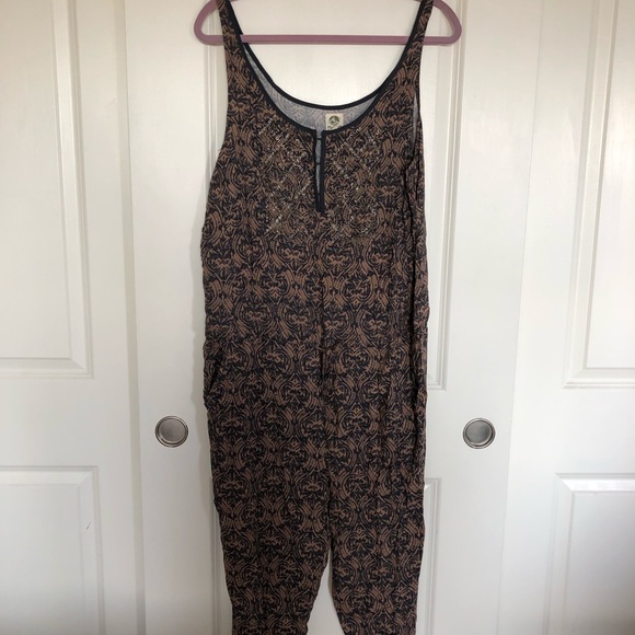 Anthropologie jumpsuit/romper with beading - Picture 3 of 7